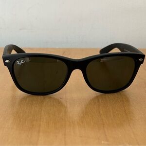 🌱Ray-Ban New Wayfarer Black Matte Sunglasses RB2132